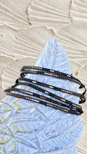 Cargar imagen en el visor de la galería, Row Negra ( Multicolor)