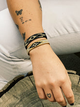 Cargar imagen en el visor de la galería, Peek B-LE-S-10718 (Beige, Dorado, Negro, Café)