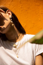 Cargar imagen en el visor de la galería, Coquille Necklace GP-L-8357 (Blanco, Dorado)